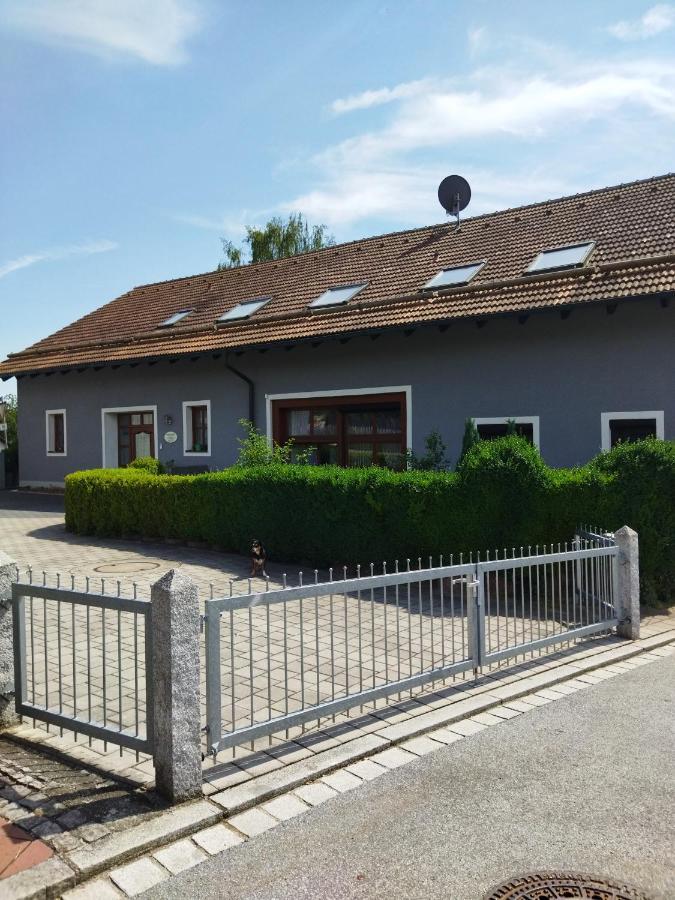 Aussergewoehnliche Atelierferienwohnung Mit Balkon An Der Donau Winzer エクステリア 写真